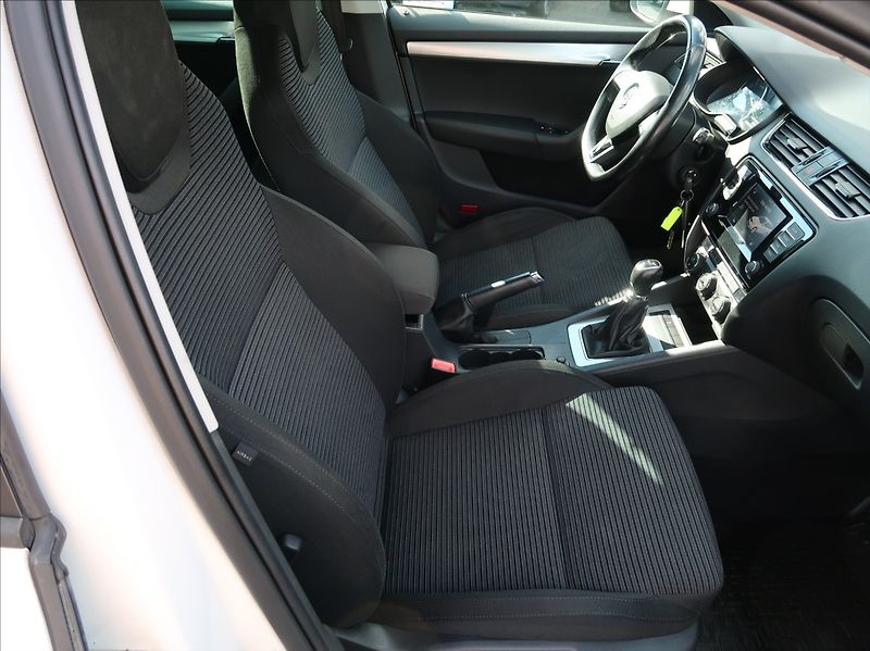 Škoda Octavia 1,6 TDi,77kW,NovéČR,tempomat - fotka 13 z 22