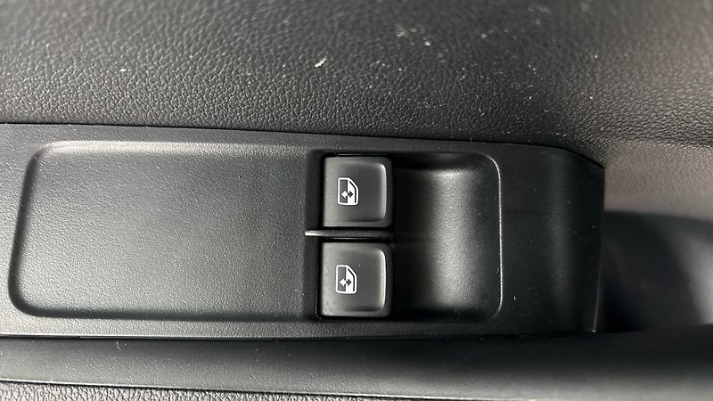 Škoda Fabia 1.0 TSI Ambition Combi - fotka 22 z 24