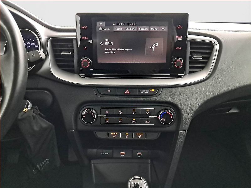 Kia Ceed (2023) 1.5 T-GDI, Serv.kniha - fotka 12 z 18