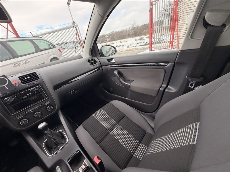 Volkswagen Golf 1,4 TSI DIGIKLIMA 6KVALT - fotka 19 z 24