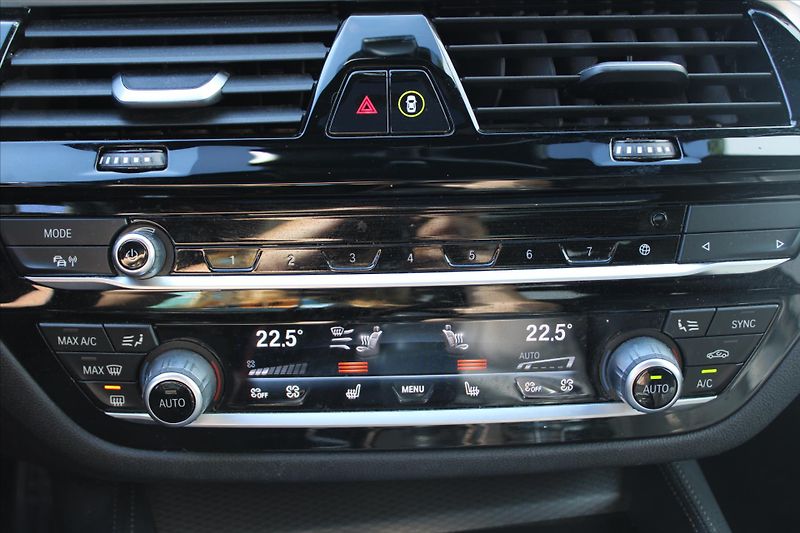 BMW Řada 5 520d xDrive 140kW M PAKET NAVI - fotka 22 z 32