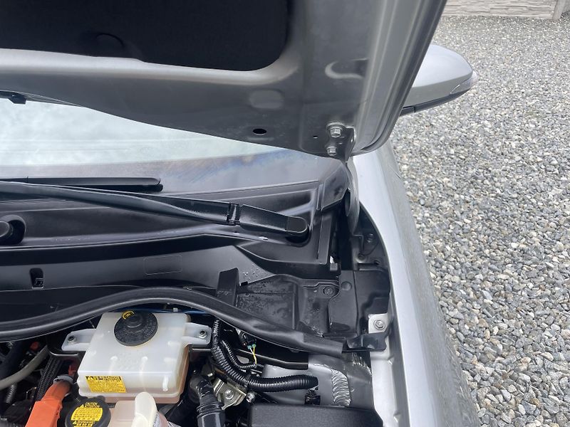 Toyota Auris 1.8i 16v HYBRID AUT SERVIS TOP - fotka 79 z 172