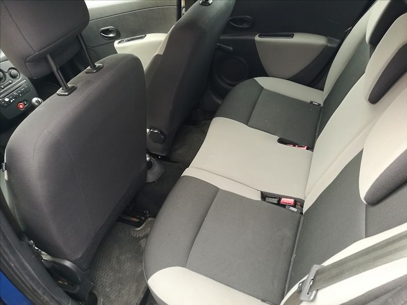 Renault Clio 1,5 dCi klima kombi - fotka 12 z 15