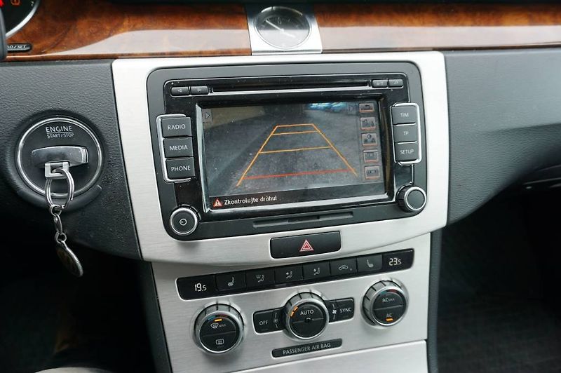 Volkswagen Passat Variant (2012) 2,0   125 kw 2,Majitel  nové v - fotka 32 z 36