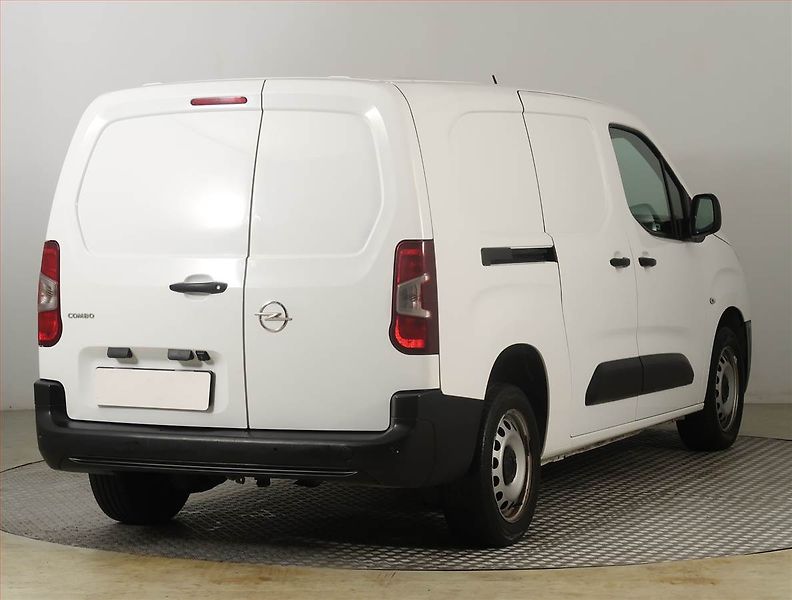 Opel Combo (2022) Maxi 1.5 CDTI, 3Místa, ČR, DPH - fotka 5 z 17