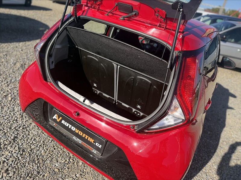 Toyota Aygo 1,0 i 53kW KLIMA 33.000Km - fotka 18 z 22