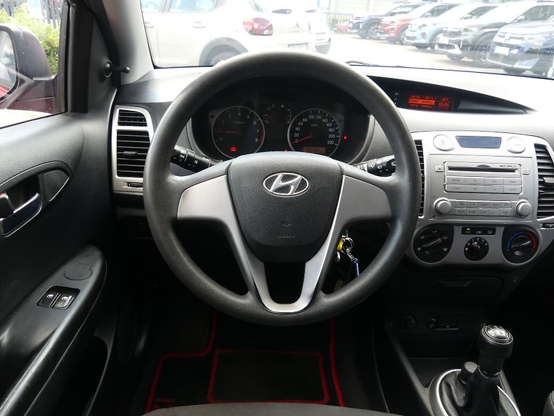 Hyundai i20 (2009) 1,2 i - fotka 12 z 18