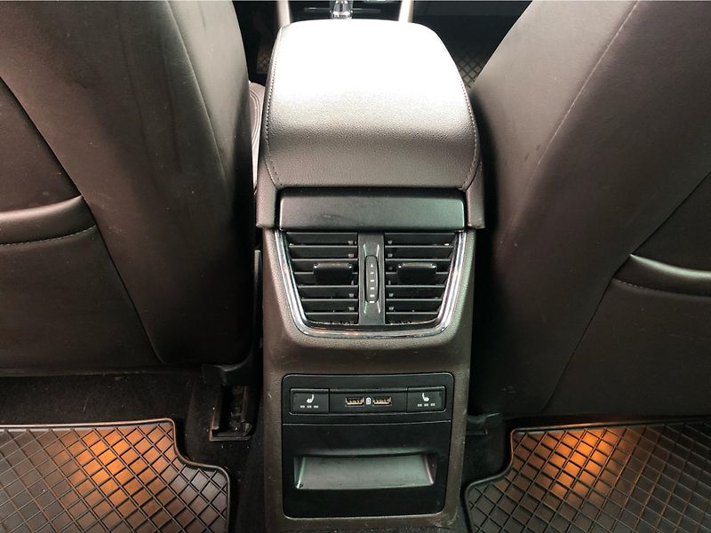 Škoda Octavia Combi 2,0 TDI DSG L&K 135 kW - fotka 24 z 30