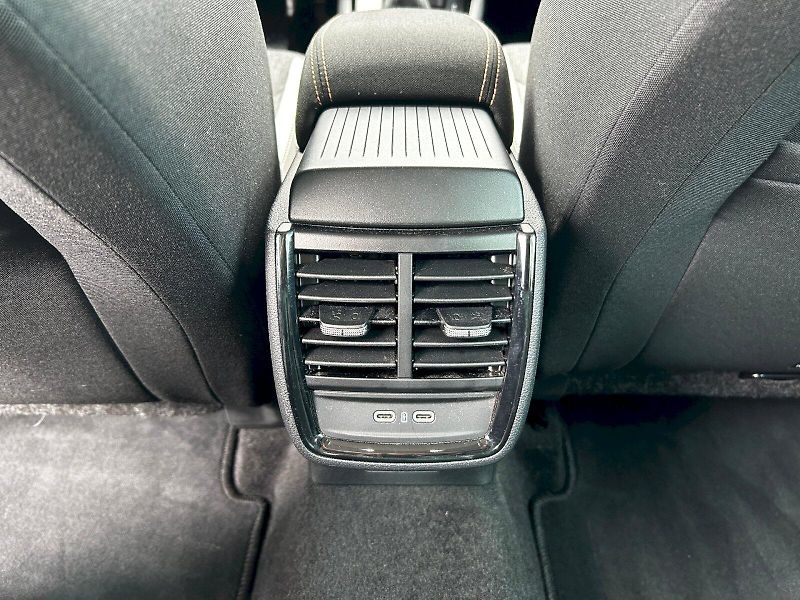 Škoda Kamiq (2025) 1.0 TSI 85kW MP6 Top Selection - fotka 27 z 33