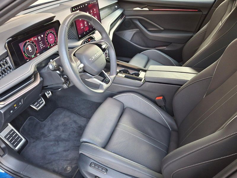 Škoda Superb (2025) Combi iV SportLine DSG 1,5TSi - fotka 6 z 35