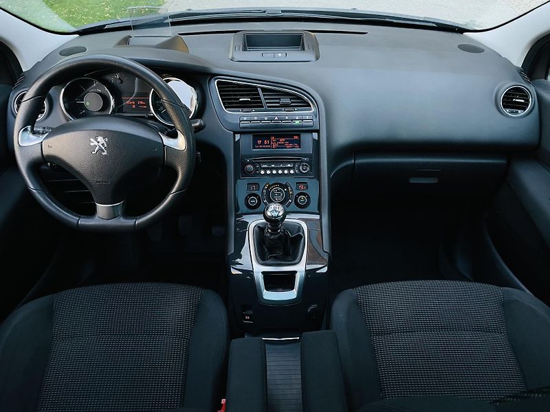 Peugeot 5008 2.0HDi MAN 1MAJITEL SENZORY  - fotka 21 z 43