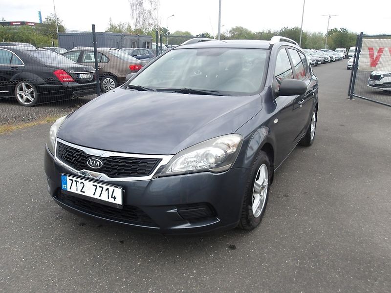 Kia Ceed 1,4i ČR ! NAJ.94000 km !!! Ser - fotka 2 z 34