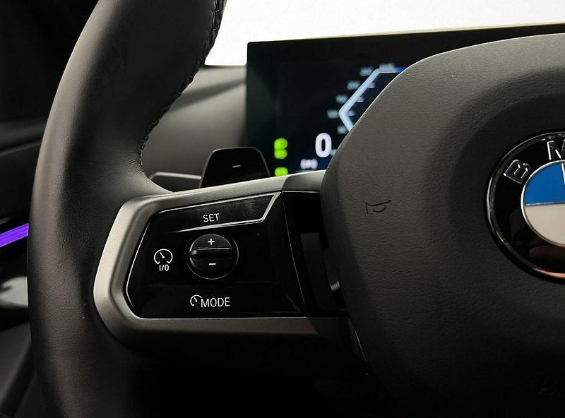 BMW Řada 5 520d AWD Touring MSport Tažné - fotka 17 z 35