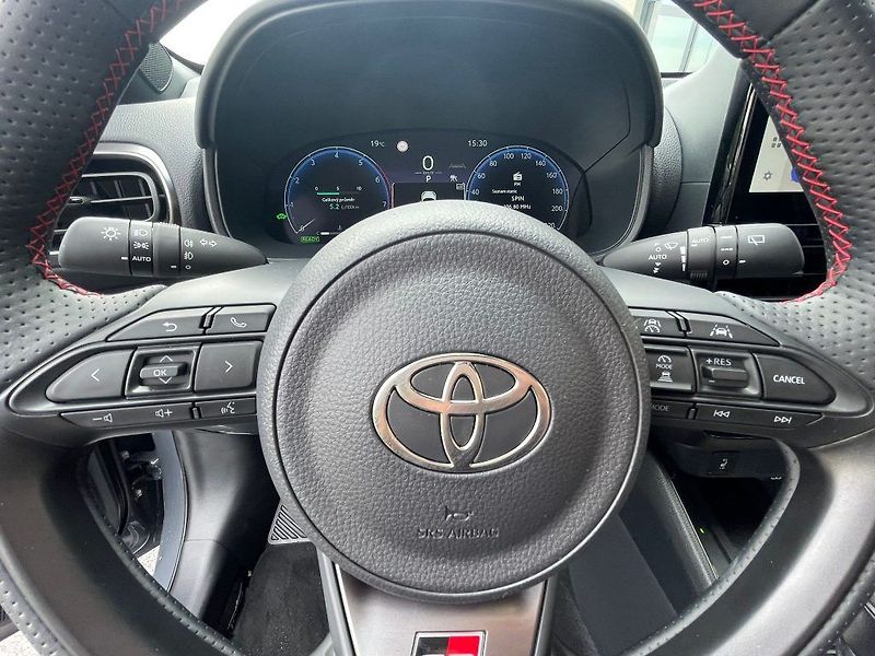 Toyota Yaris 1.5.Hybrid 130 HP GR Sport - fotka 18 z 27