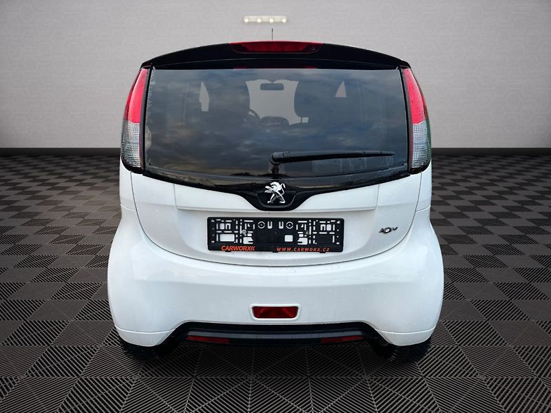 Peugeot iOn (2015) 49Kw - fotka 6 z 21