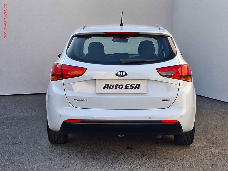 Kia Ceed (2017) 1.4CRDI, ČR, AC, výhřev sed. - fotka 5 z 15