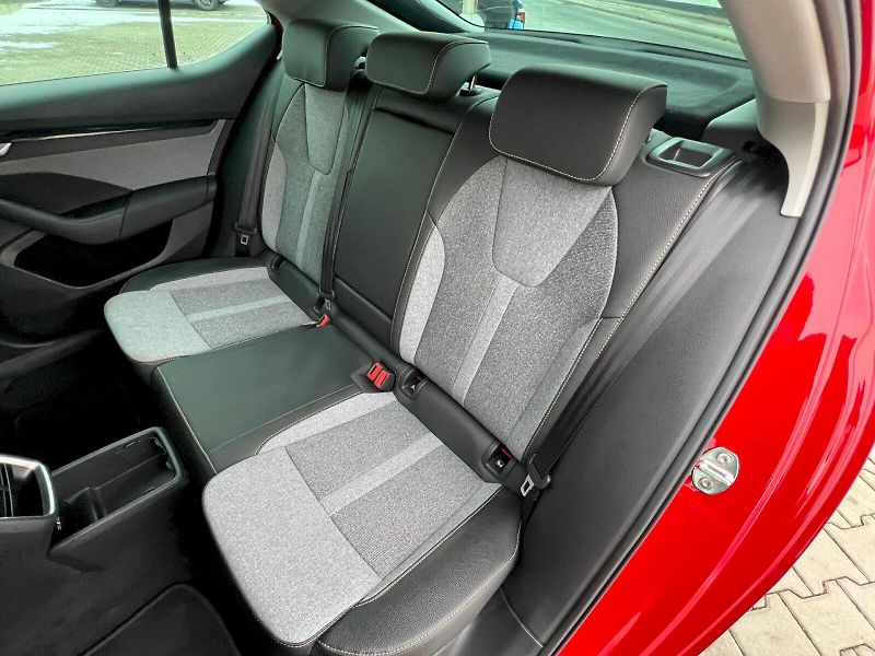 Škoda Octavia (2024) Liftback Top Selection1.5 TSI - fotka 17 z 35