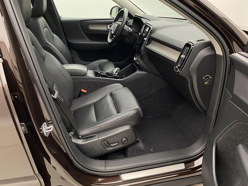 Volvo XC40 T4 AWD INSCRIPTION AUT CZ - fotka 28 z 47