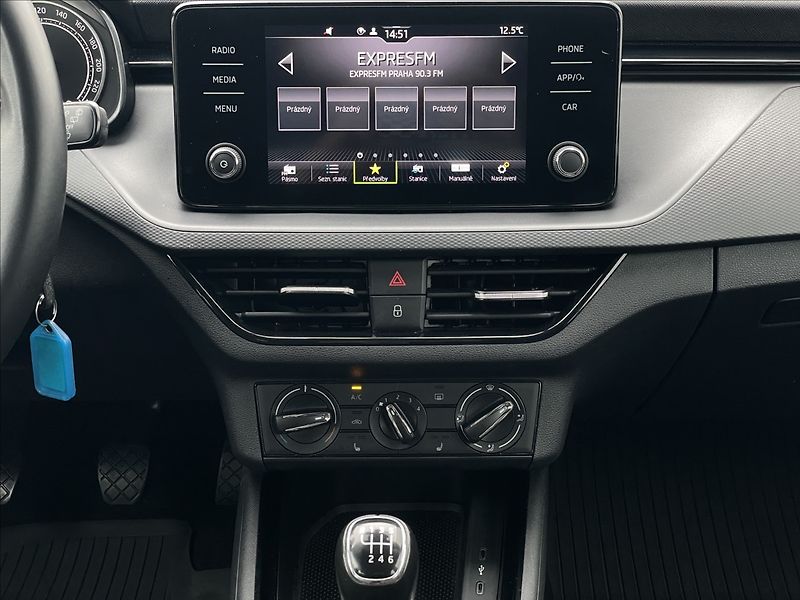 Škoda Scala 1,0 TSI Ambition Plus LED+PDC - fotka 12 z 24