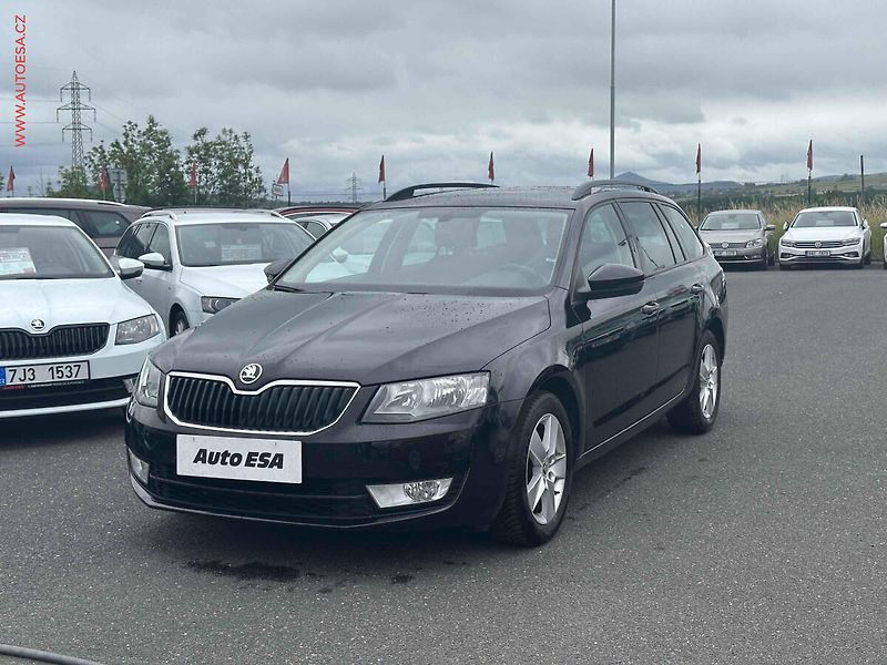 Škoda Octavia (2015) 1.2 TSi, Ambition, park. - fotka 3 z 16