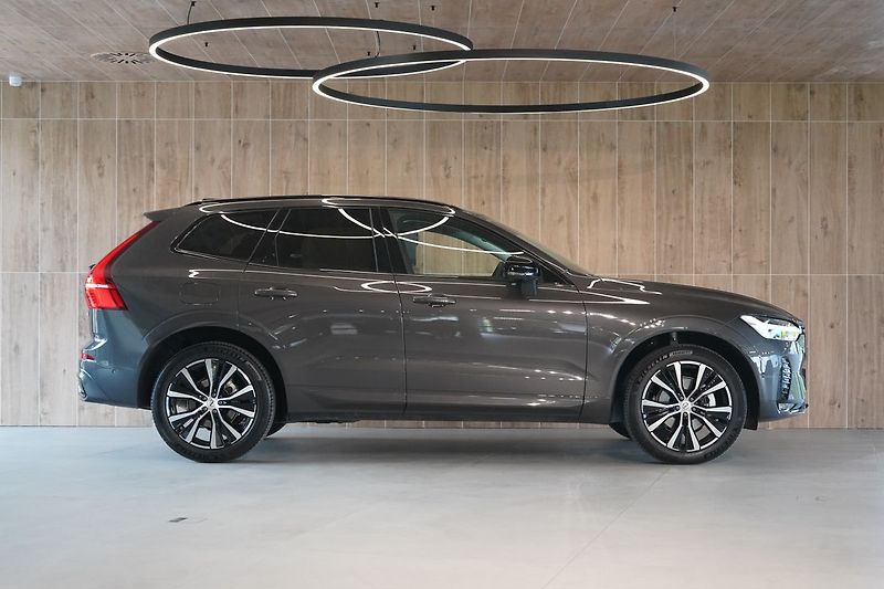 Volvo XC60 B5 AWD Plus Dark, Ventilace - fotka 4 z 46
