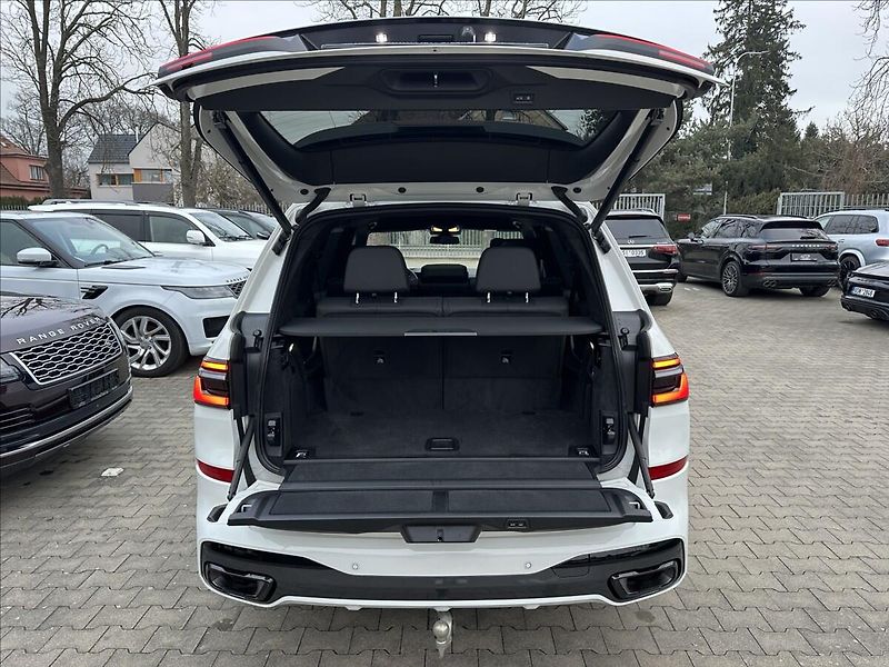 BMW X7 40d Msport Xdrive - fotka 40 z 43