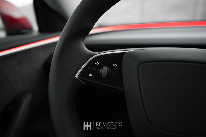 Tesla Model 3 (2024) Performance 625 PS, 4x4 - fotka 8 z 13
