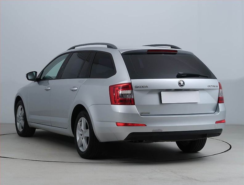 Škoda Octavia (2014) 1.6 TDI, Serv.kniha, Tempomat - fotka 4 z 17