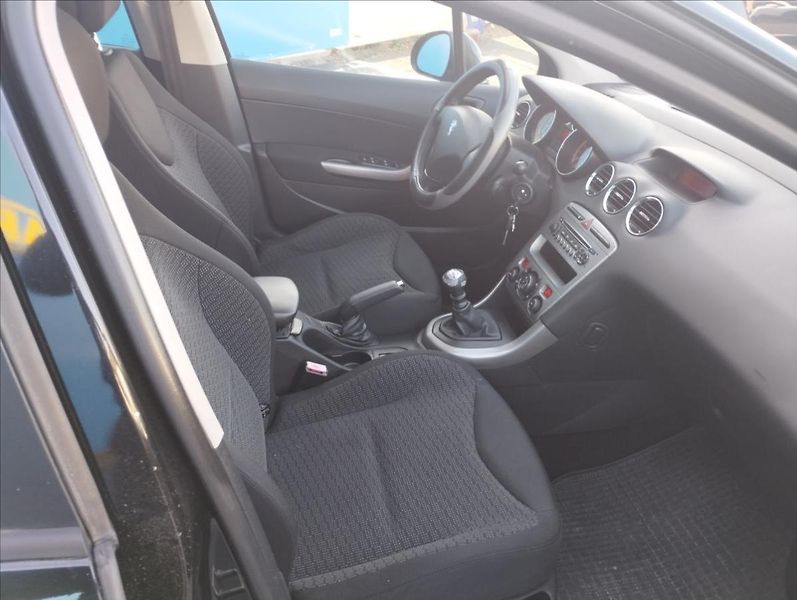 Peugeot 308 1,6 HDi 80KW SW - fotka 8 z 18