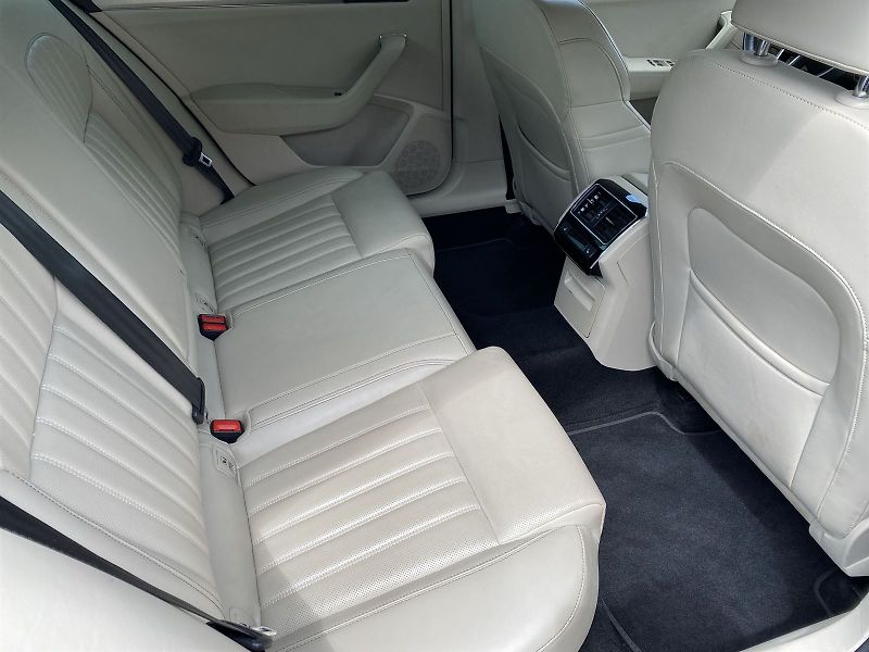 Škoda Superb (2020) 2.0 TSI DSG L&K - fotka 9 z 38