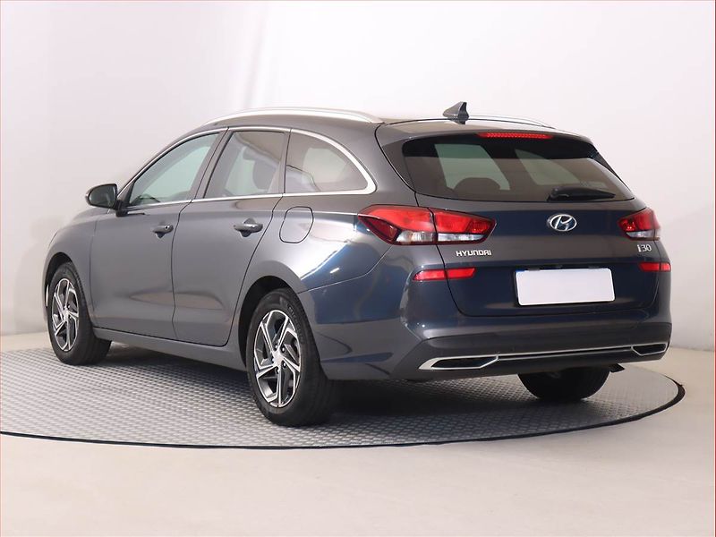 Hyundai i30 (2023) Family 1.5 DPI, Tempomat - fotka 4 z 19