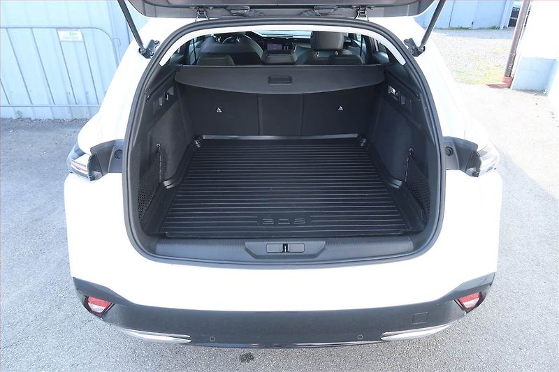 Peugeot 308 (2024) Allure 1.2 PureTech, Automat - fotka 14 z 24
