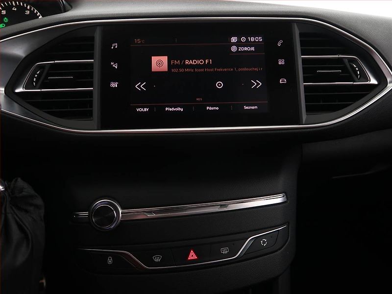 Peugeot 308 (2019) GT Line 1.2 PureTech - fotka 12 z 19