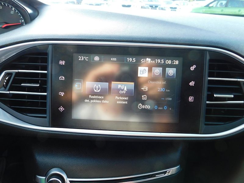 Peugeot 308 (2015) KOMBI 2.0 HDi - fotka 14 z 37