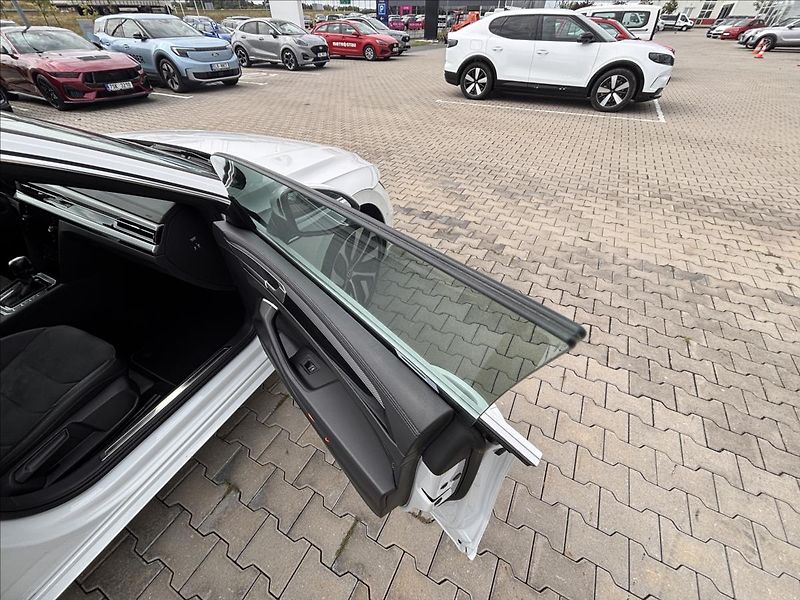 Volkswagen Arteon 2,0 TSI R-Line 206kW DSG - fotka 12 z 38