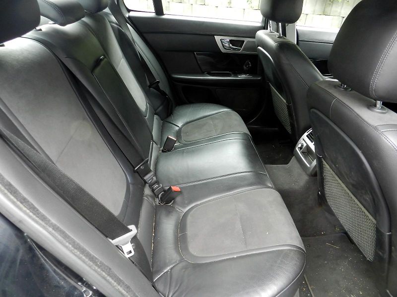 Jaguar XF 3.0d V6 177 kW NEPOJÍZDNÉ - fotka 7 z 14