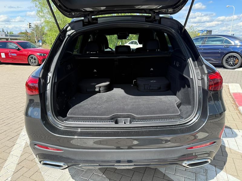 Mercedes-Benz GLC (2024) 300 de 4MATIC - fotka 25 z 27