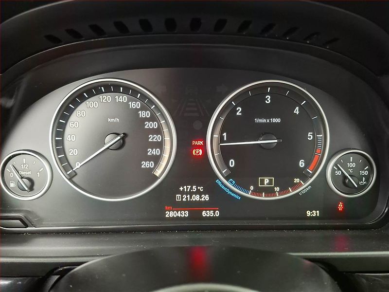 BMW Řada 5 (2014) 520d xDrive, 4X4, Automat - fotka 11 z 17