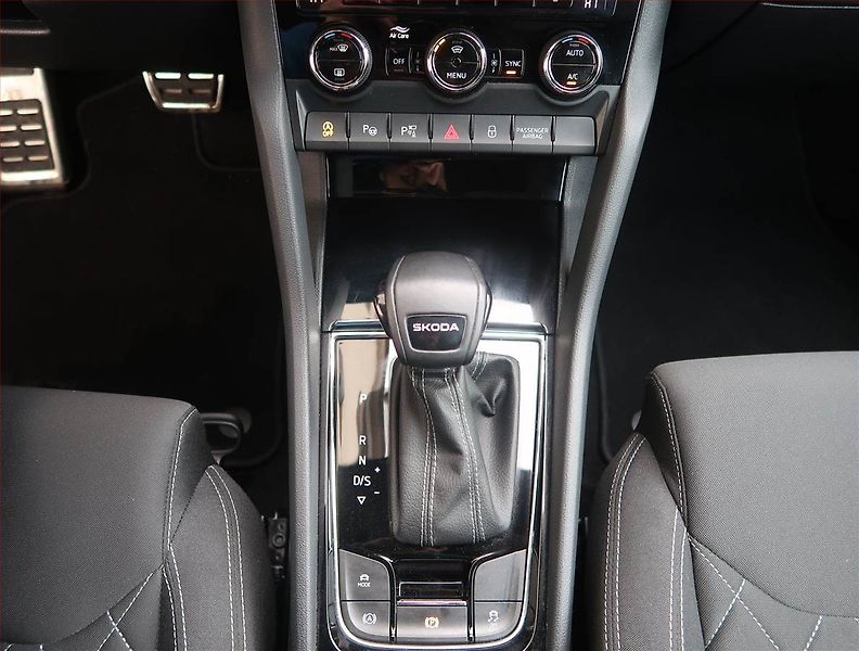 Škoda Karoq (2024) Sportline 1.5 TSI - fotka 13 z 22