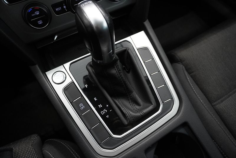 Volkswagen Passat (2019) PASSAT  1,5 TSI FACELIFT AUT. - fotka 24 z 30