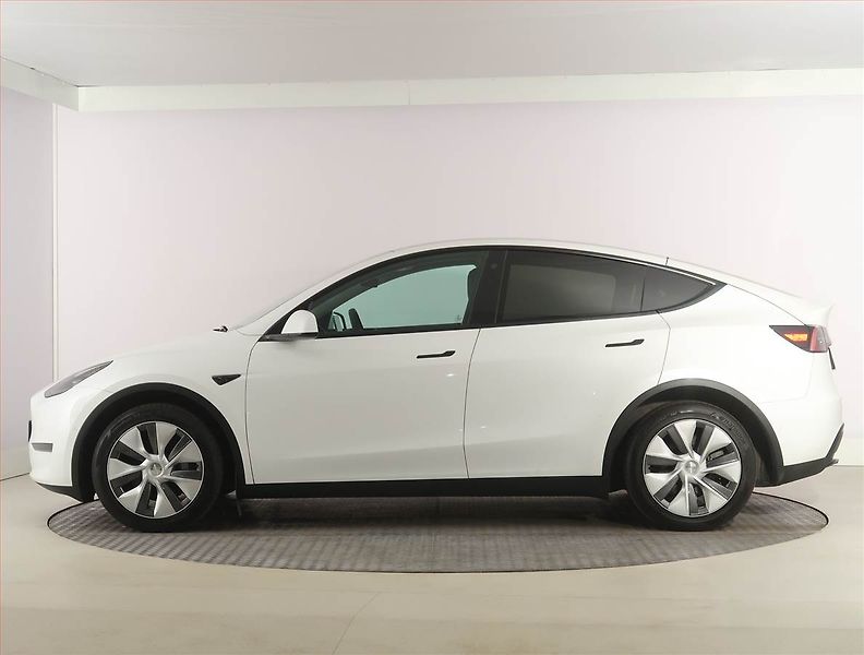 Tesla Model Y (2022) Long Range AWD 79kWh, SoH 89% - fotka 3 z 33