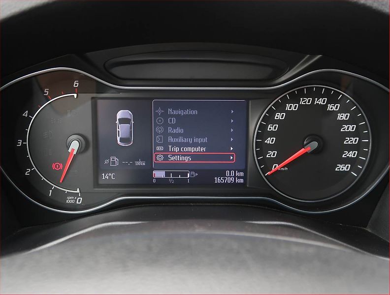 Ford Mondeo (2011) 2.0 TDCi, Navi, Tempomat - fotka 11 z 17