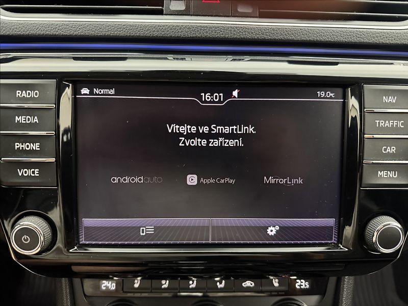 Škoda Superb 2,0 DSG L&K DPH NZ.TOP DCC TZ - fotka 17 z 49