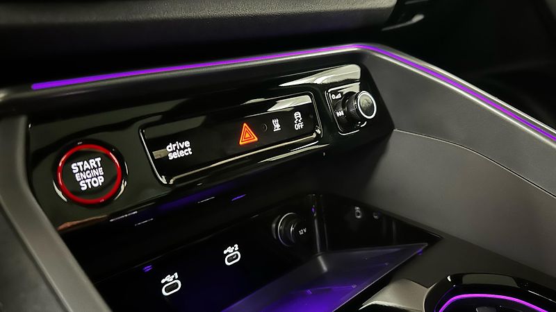 Audi SQ5 STAV NOVÉHO VOZU / ZÁRUKA  - fotka 39 z 44