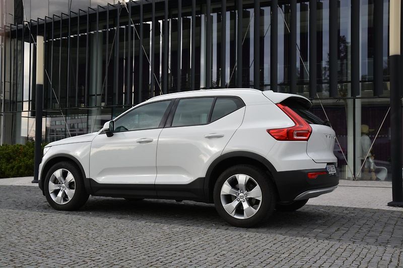 Volvo XC40 (2020) 2,0 D3 DRIVE-E Momentum PRO Aw - fotka 23 z 45