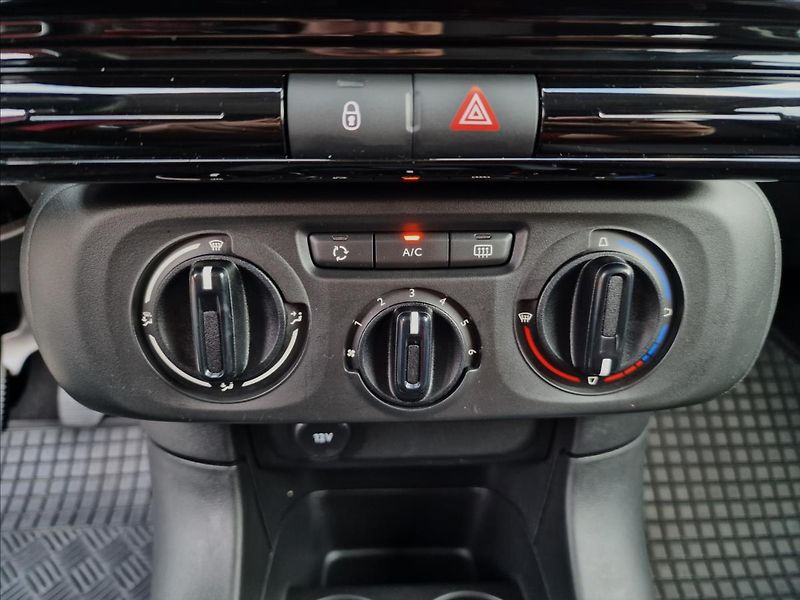 Citroën C3 1.2 PureTech Feel,ČR,1.Maj. - fotka 32 z 47