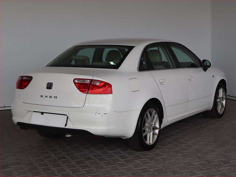 Seat Exeo (2011) 2.0 TDI, nová STK - fotka 5 z 16