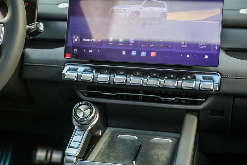 Dongfeng Ostatní (2026) M-HERO 817 II E1+a - fotka 24 z 34