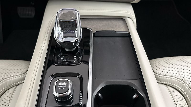 Volvo XC90 2.0 B5 AUT AWD Ultimate Bright - fotka 27 z 36
