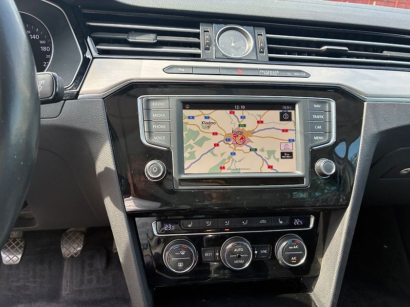 Volkswagen Passat 2.0 TDi 110 kW 4x4 HighLine ČR - fotka 19 z 26